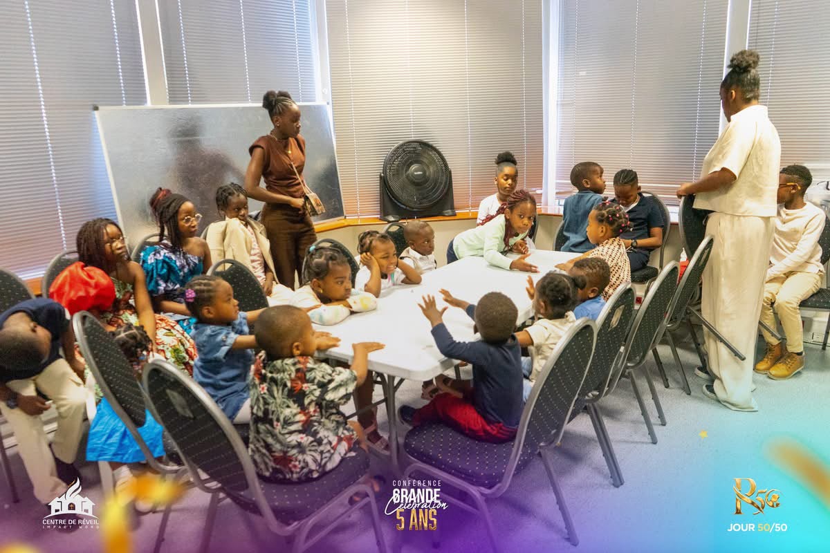 Enfants et familles réunis lors d'une activité CR Kids
