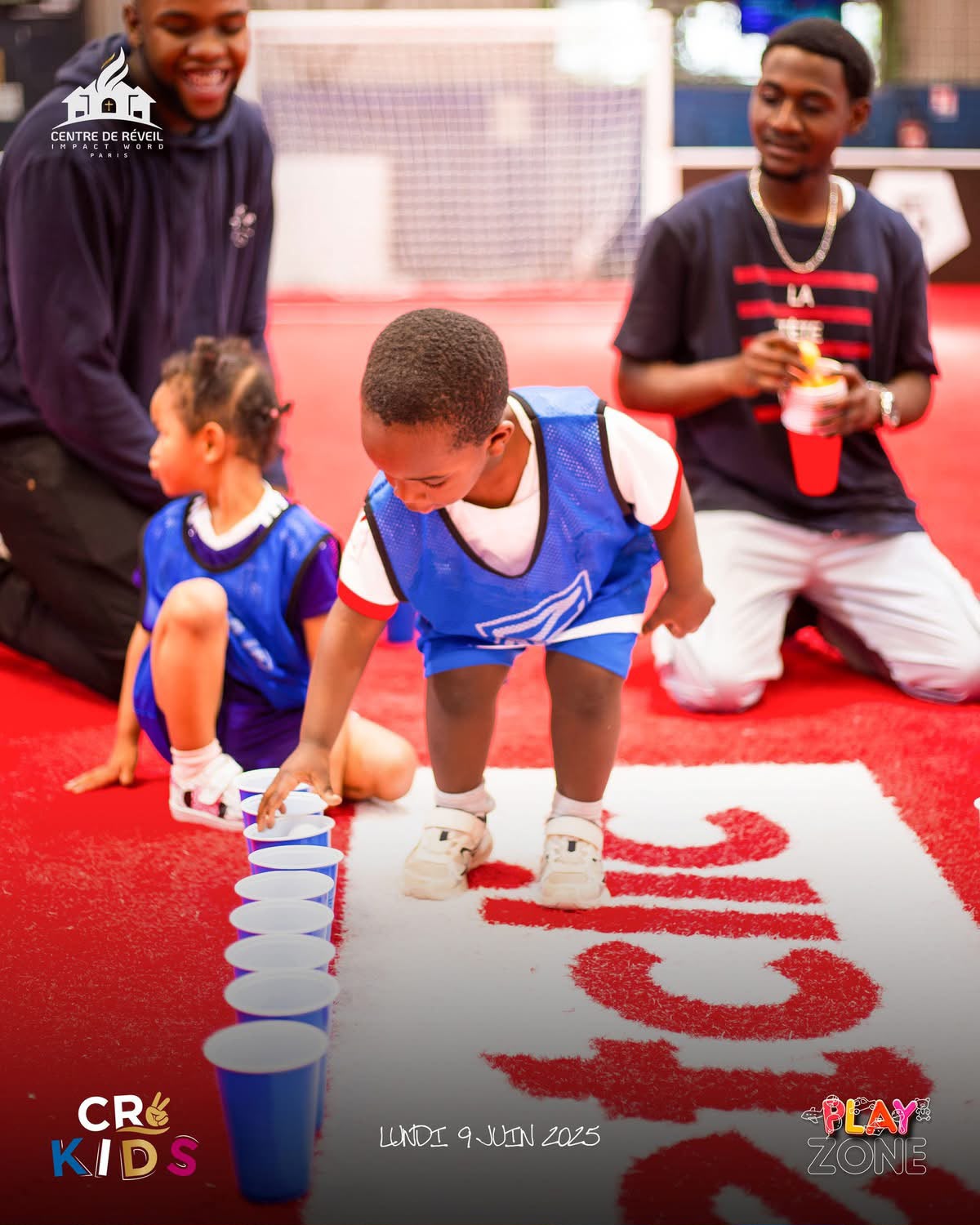 Enfants en pleine activité ludique encadrés par l'équipe CR Kids