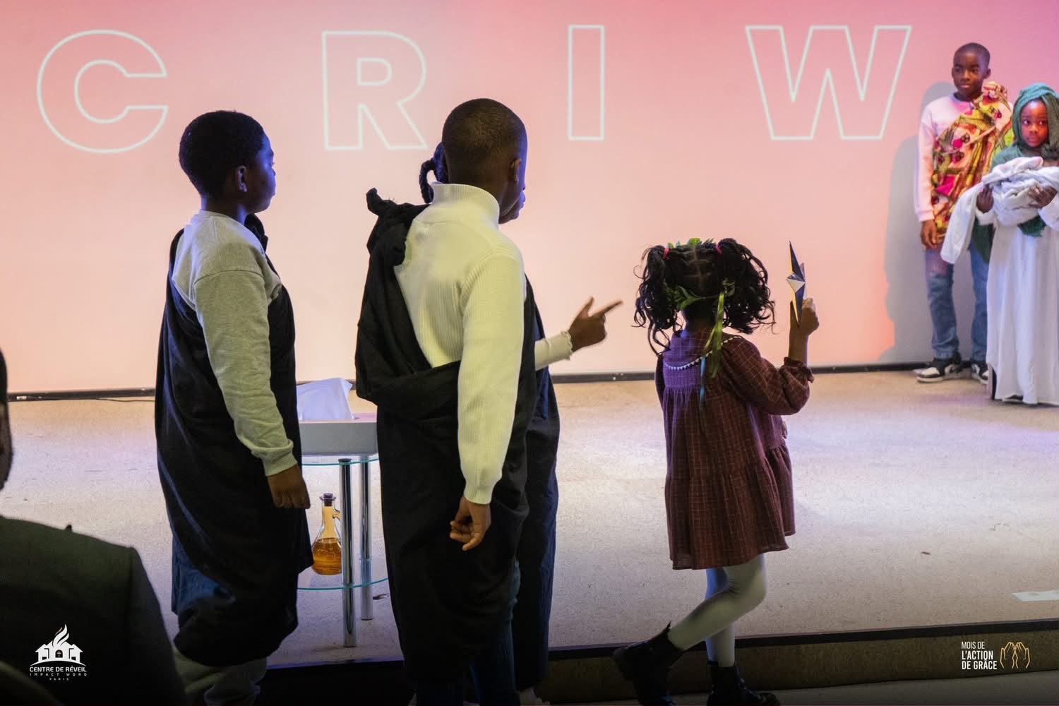 Scène de théâtre biblique interprétée par les enfants